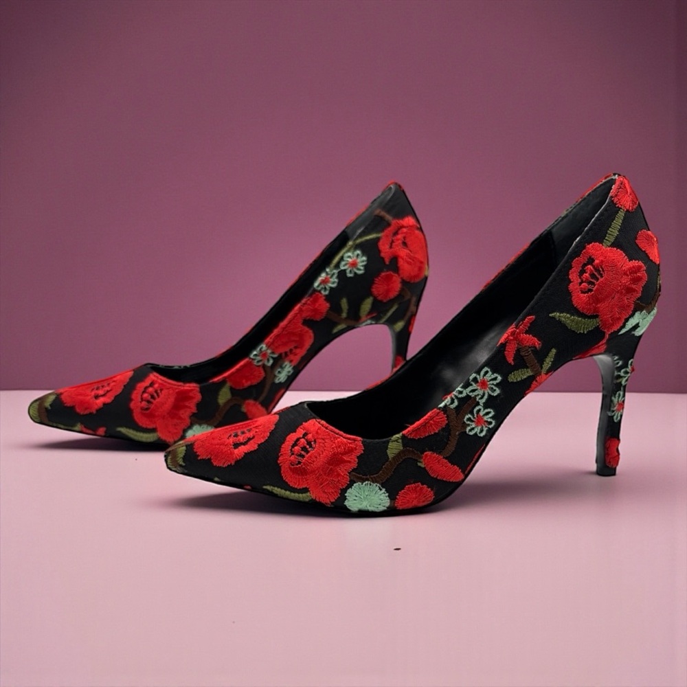 CHARLES DAVID RED FLORAL EMBROIDERED POINTED TOE HEELS SIZE 9 - Picture 2 of 15